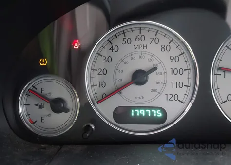 2005 Chrysler Town & Country Touring from USA, damaged, VIN 2C4GP54L05R488911